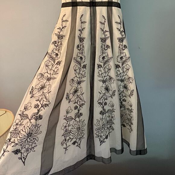 Lace floral dress, embroidered with bow accent, ivory, seen on TV show Charmed 8 - Picture 8 of 14